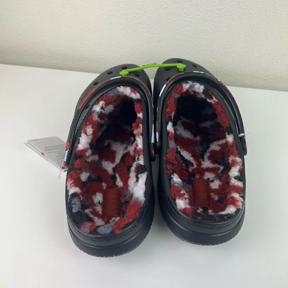 CROCS adult CLASSIC FUZZ-LINED CAMO - BLACK/RED